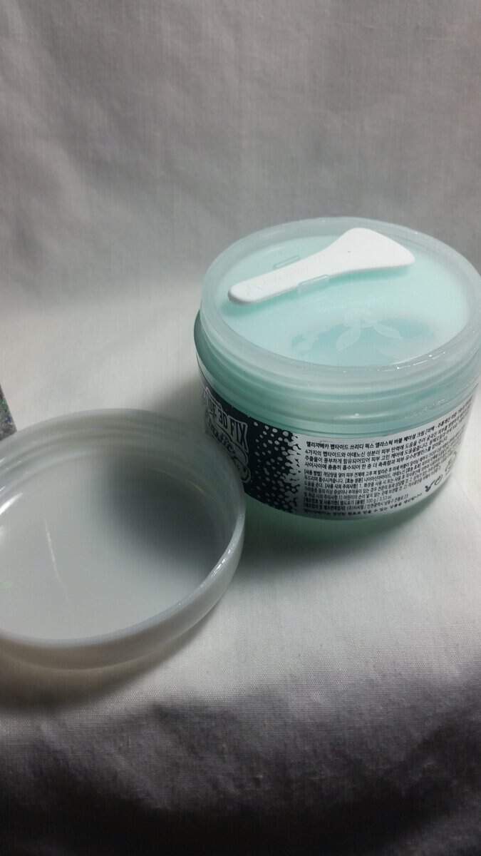 Elizavecca Bubble Facial Cream jar. The cream is a bluish shade with a plastic spatula