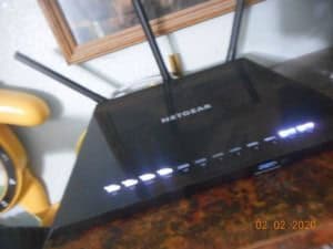 NETGEAR - AC1750 DUAL-BAND WI-FI 5 ROUTER set p on shelf