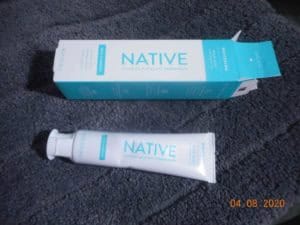 Native toothpaste Mint fluoride tube with box