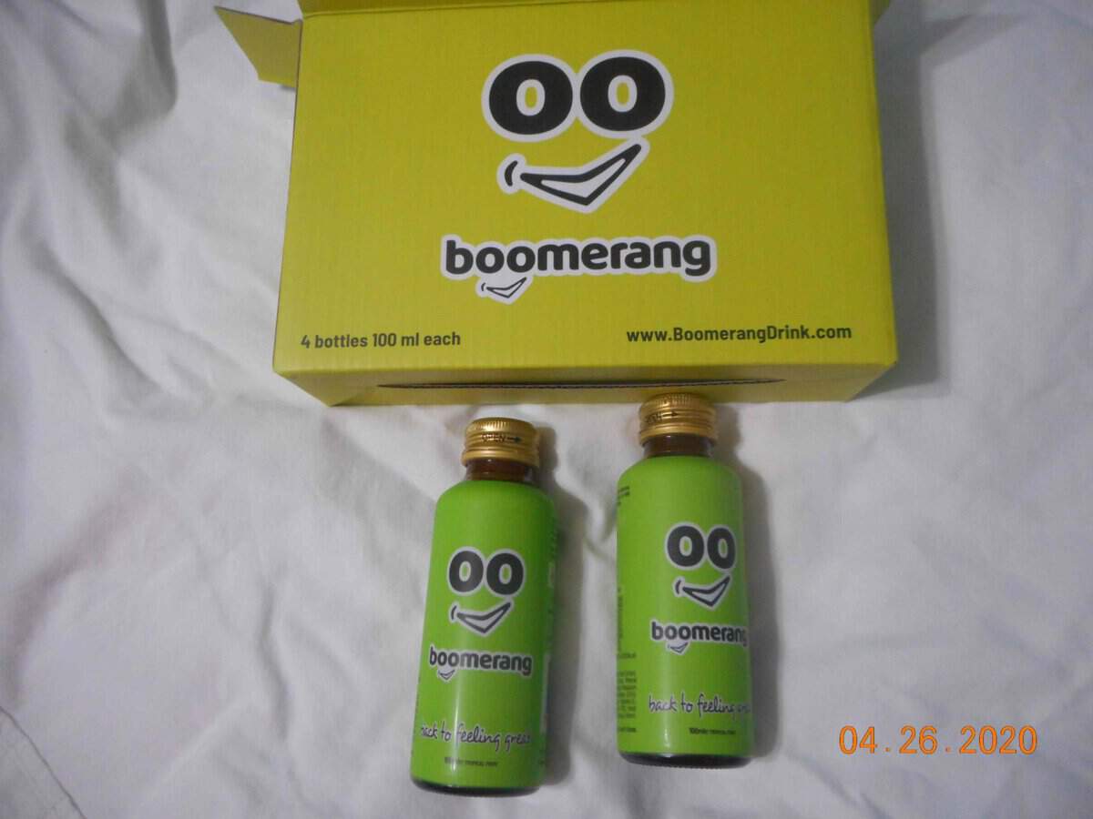 Boomerang box with two sample bottles