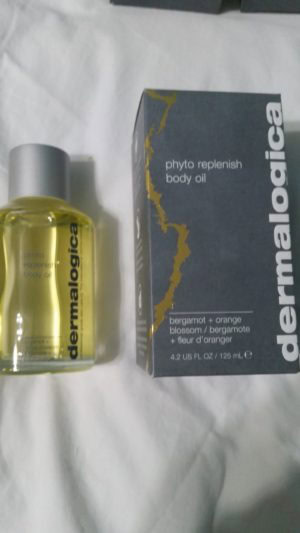 Dermalogica pytho replenish body oil box with product