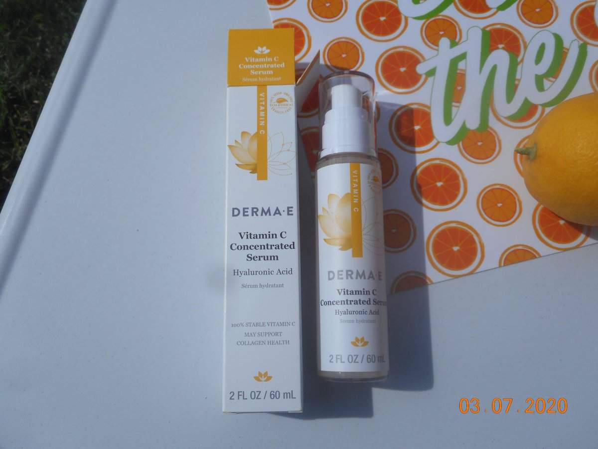 Derma-E Vitamin C Concentrated Serum box with the container.
