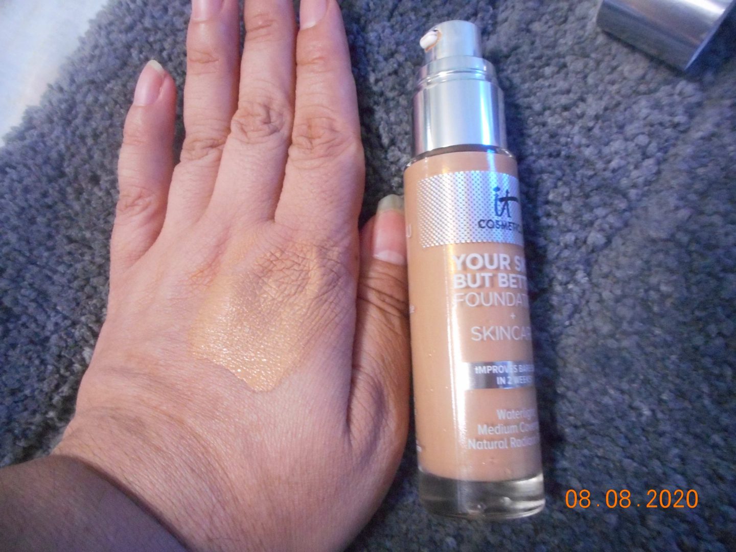 it Cosmetics your skin but better+skincare bottle. Tan Neutral 42. foundation on my hand 