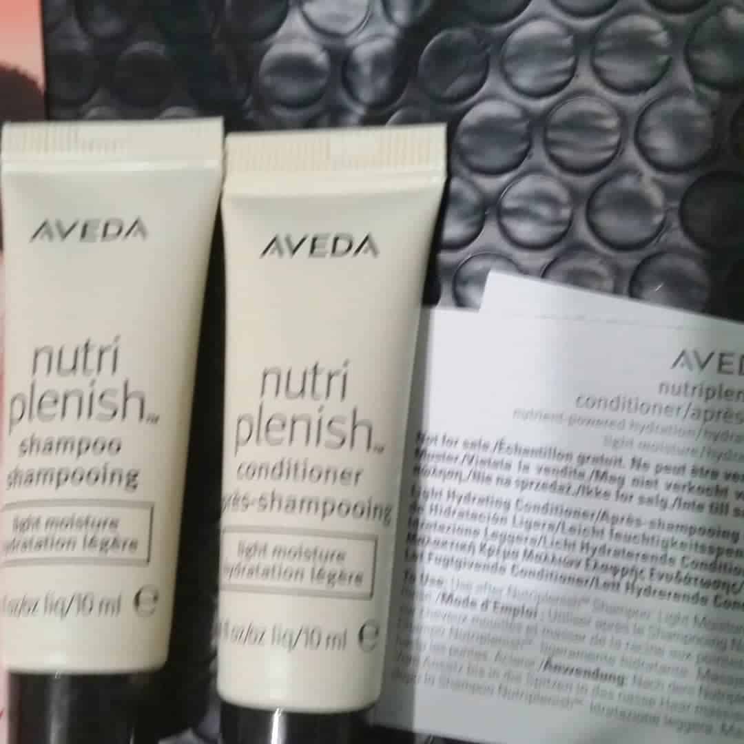 shampoo (left) conditioner (right) AVEDA Nutriplenish samples.