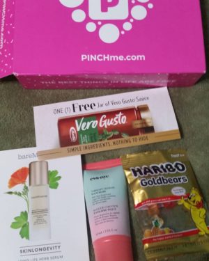 pinch me box Dec 2020. Vero gusto coupon, bare minerals face serum sample, Eva NYC therapy sessions hair mask, and Haribo gold bears.