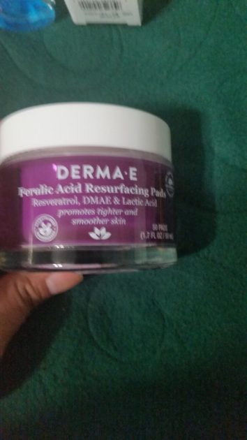 Derma-E Ferulic Acid Resurfacing Pads jar.