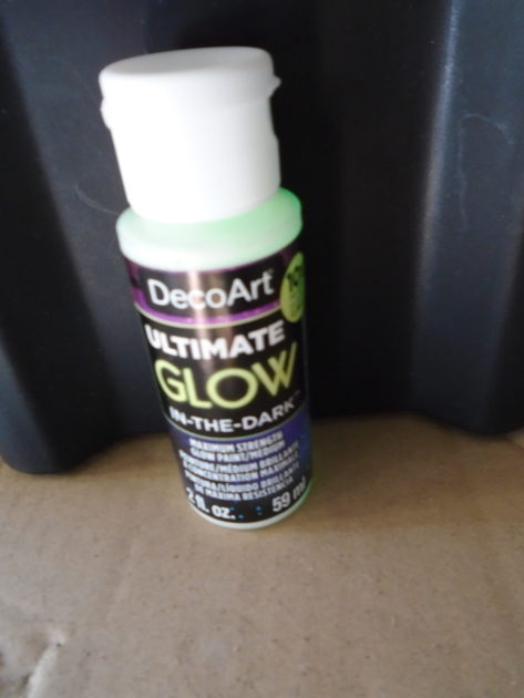 decoart glow in the dark paint containter.