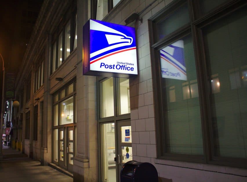 United States Post office Sign outside a building. Image source Pixabay dot com.