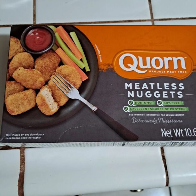 quorn meatless nuggets box.