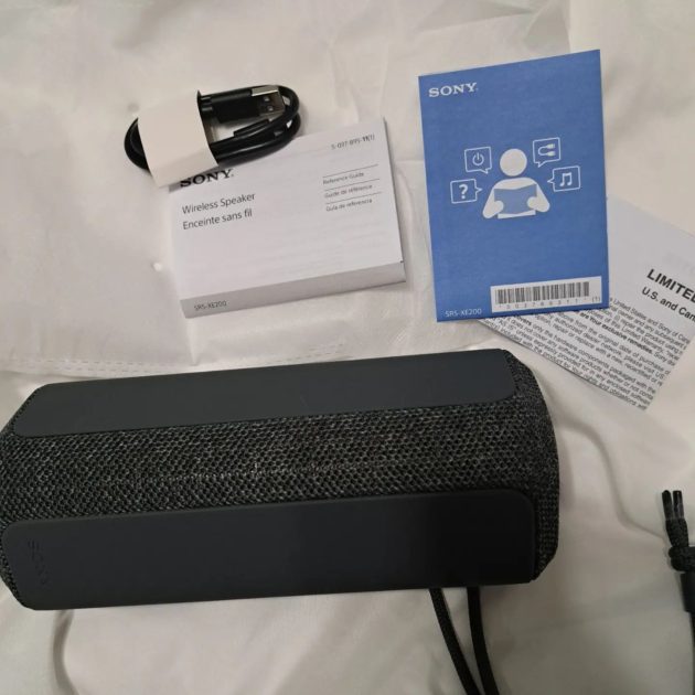 sony x3200 speaker with usb cable and instructions.
