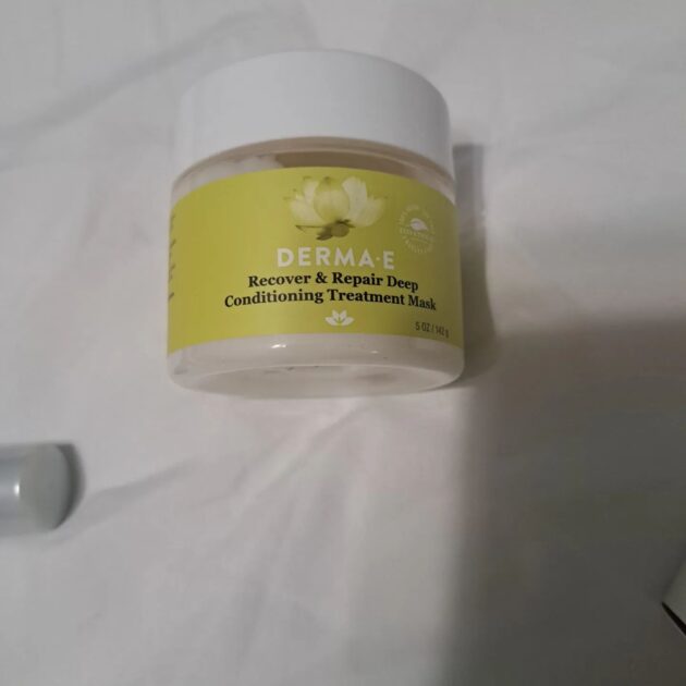 Derma-e recover & repair deep conditioning treatment mask jar.