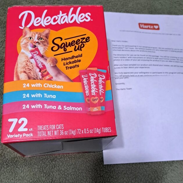 Delectables squeeze ups treats by hartz box with hartz insiders letter.