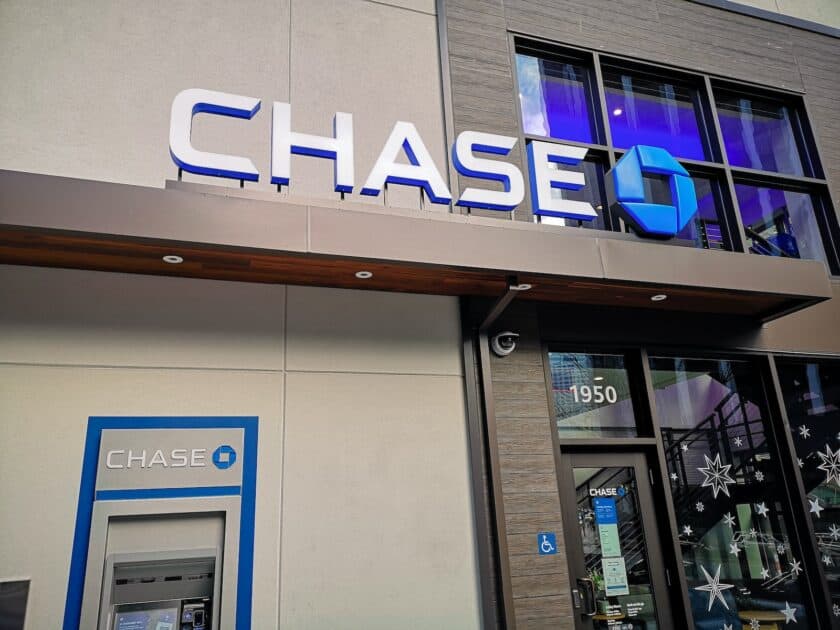 The front of a chase bank location. source Unsplash.