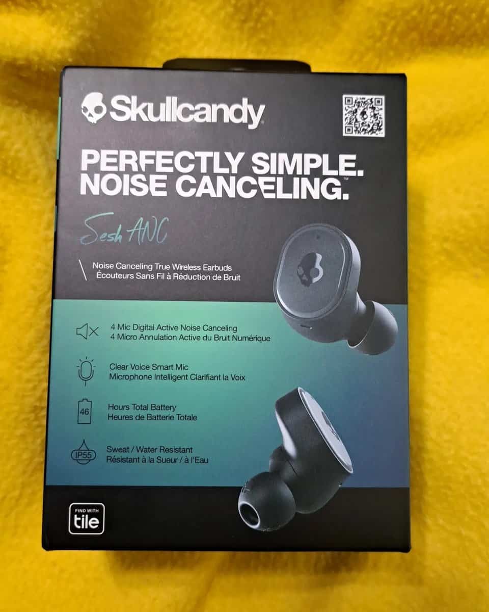 Skullcandy Sesh ANC earbud box.