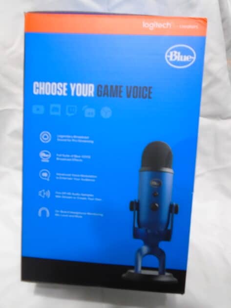 Blue Yeti mic box with image and info.