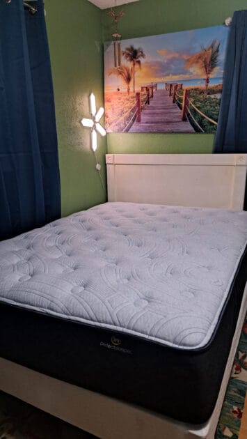 Serta Perfect Sleeper mattress with Zinus metal boxspring.