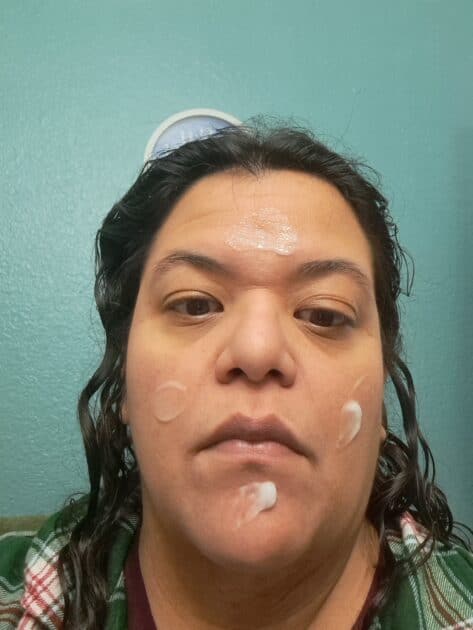 V with dabs of the Face Shop the therapy vegan moisture bleanding cream on my face.