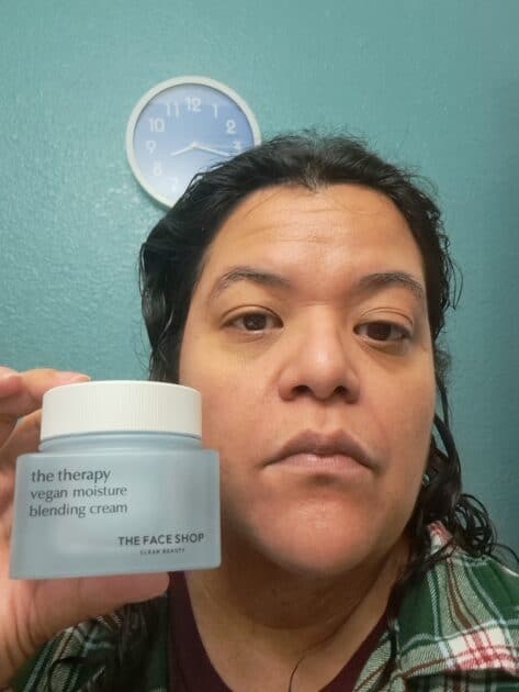 V after applying The Face Shop the therapy vegan moisture bleanding cream. I have the jar in my hand.