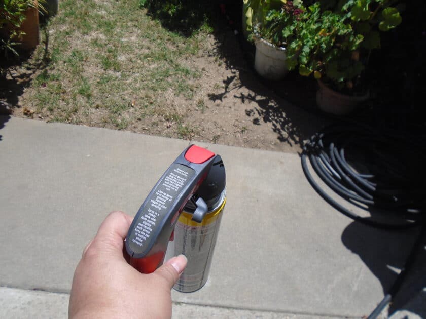 Top of the Rust-Oleum comfort grip attahced ot a can.