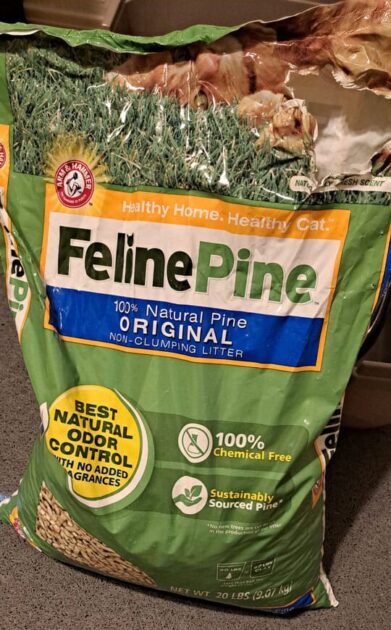 Arm & Hammer feline pine litter bag.