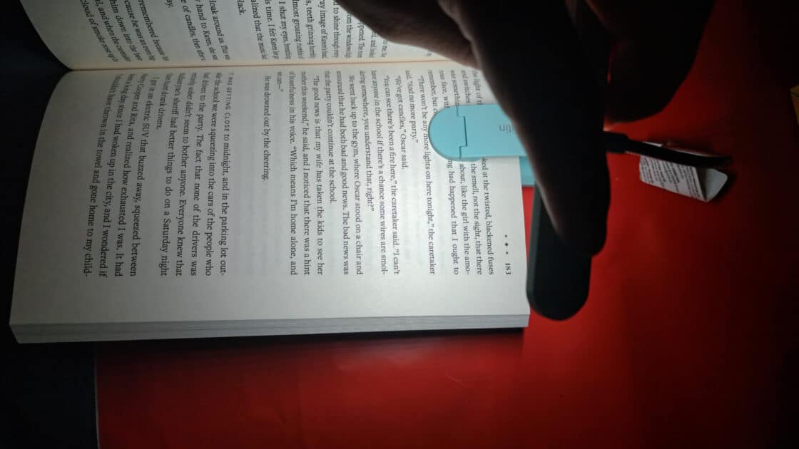 Gritin Rechargeable Book Light clipped to book white light.